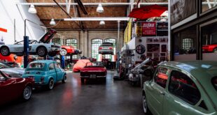 Un garage plein de voitures. Comment élire un garage